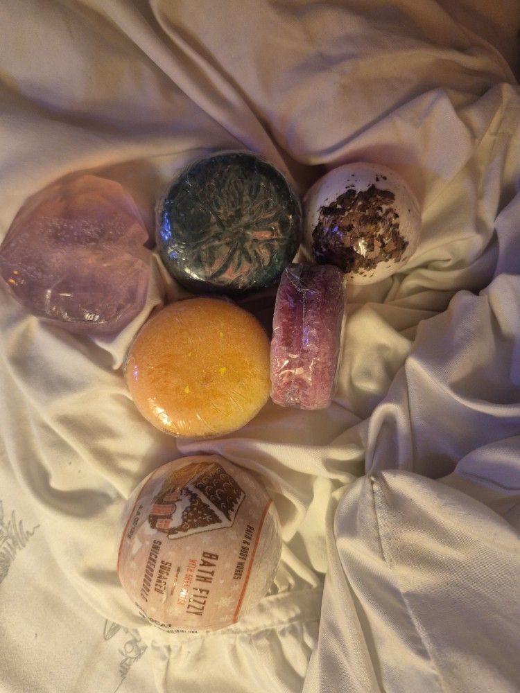 Bath Bomb And Soap Set. 2 Bath Bombs And One Heart Soap With 3 Macaroons Soaps