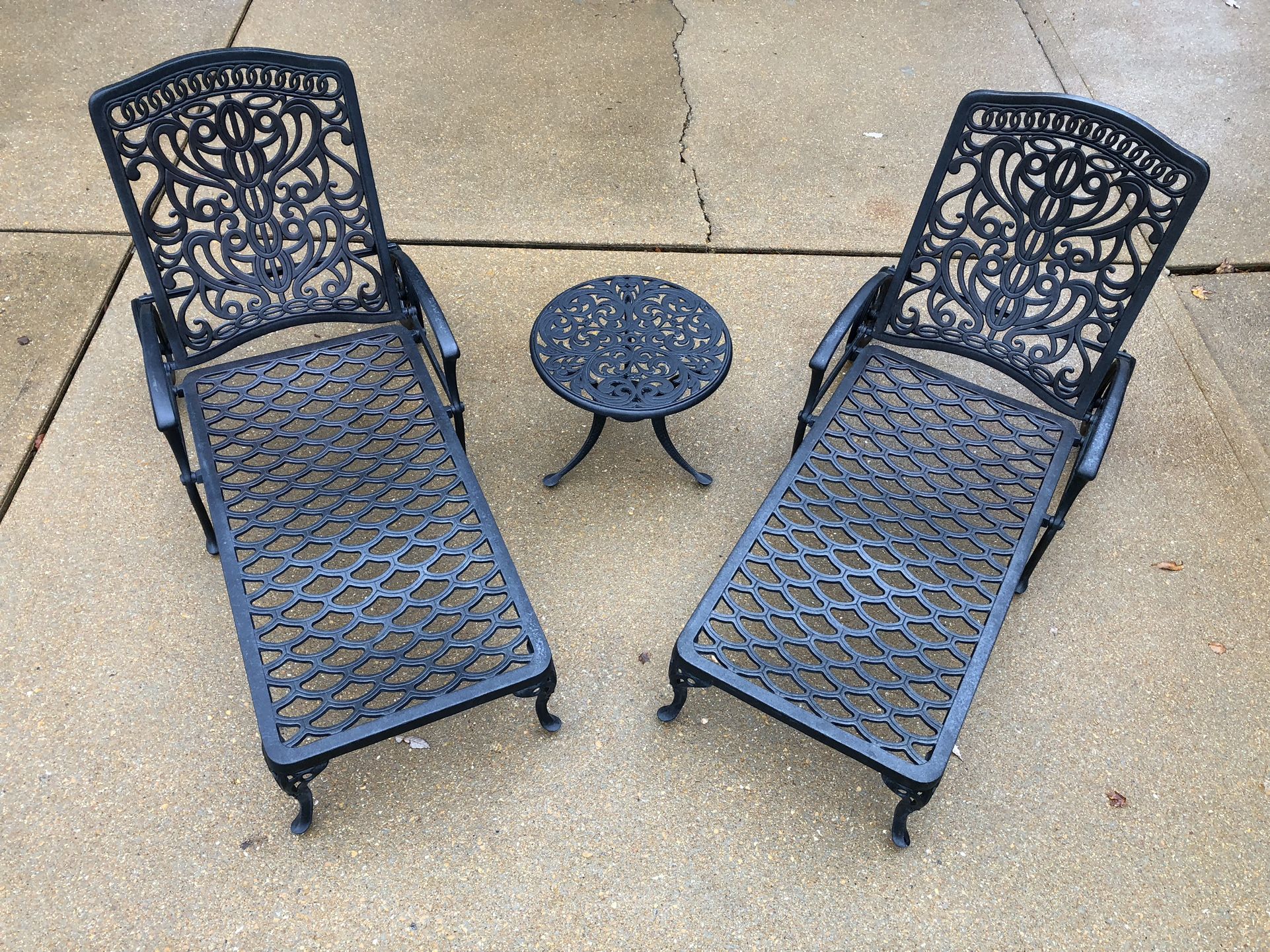 Hanamint Tuscany Outdoor Patio-Pool Furniture 2 Chaise Lounge Chairs-Table- Cast Aluminum-No Rust