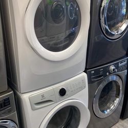 Electrolux Washer And Gas Dryer Set For $720