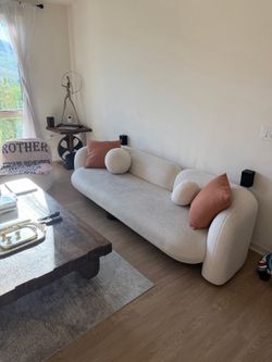 Luxury Curved Bouclé Sofa – Modern Cloud Couch in Cream/Ivory