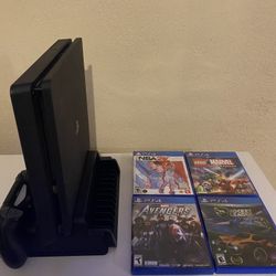 Ps4 Slim, 4 games