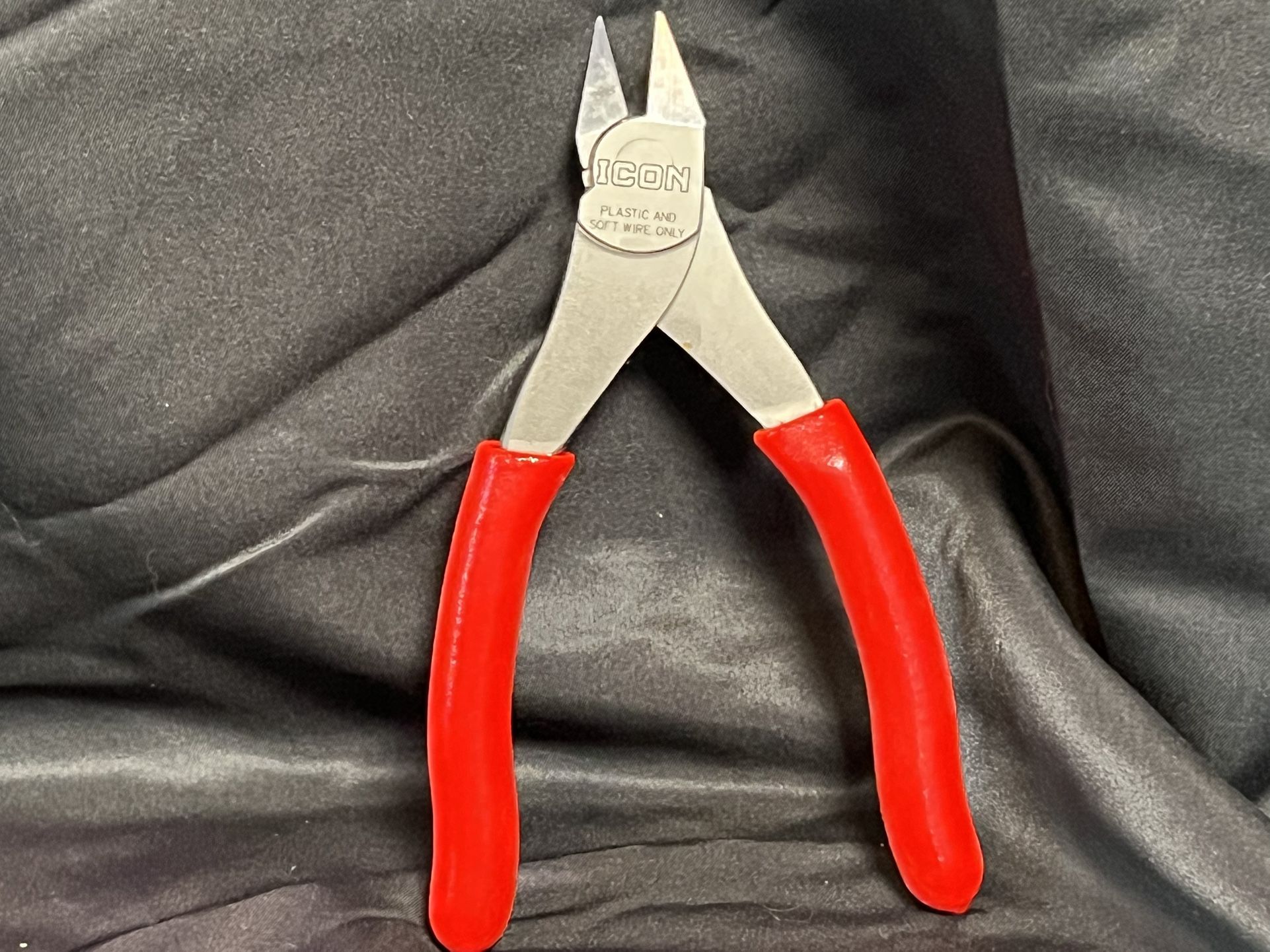Icon Flush Cut Pliers