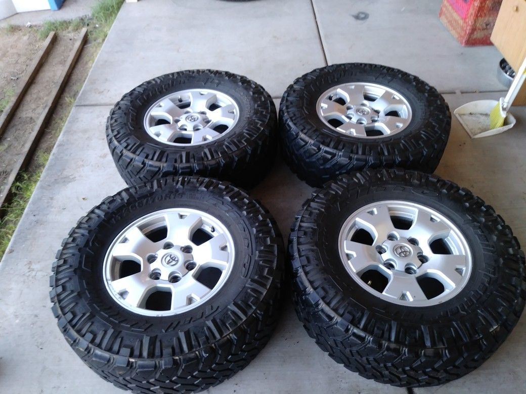Lt 285 70 16 good set tires with rims toyota tacoma 4 runner tundra 6 lugs tires nitto terra grappler have good tread left