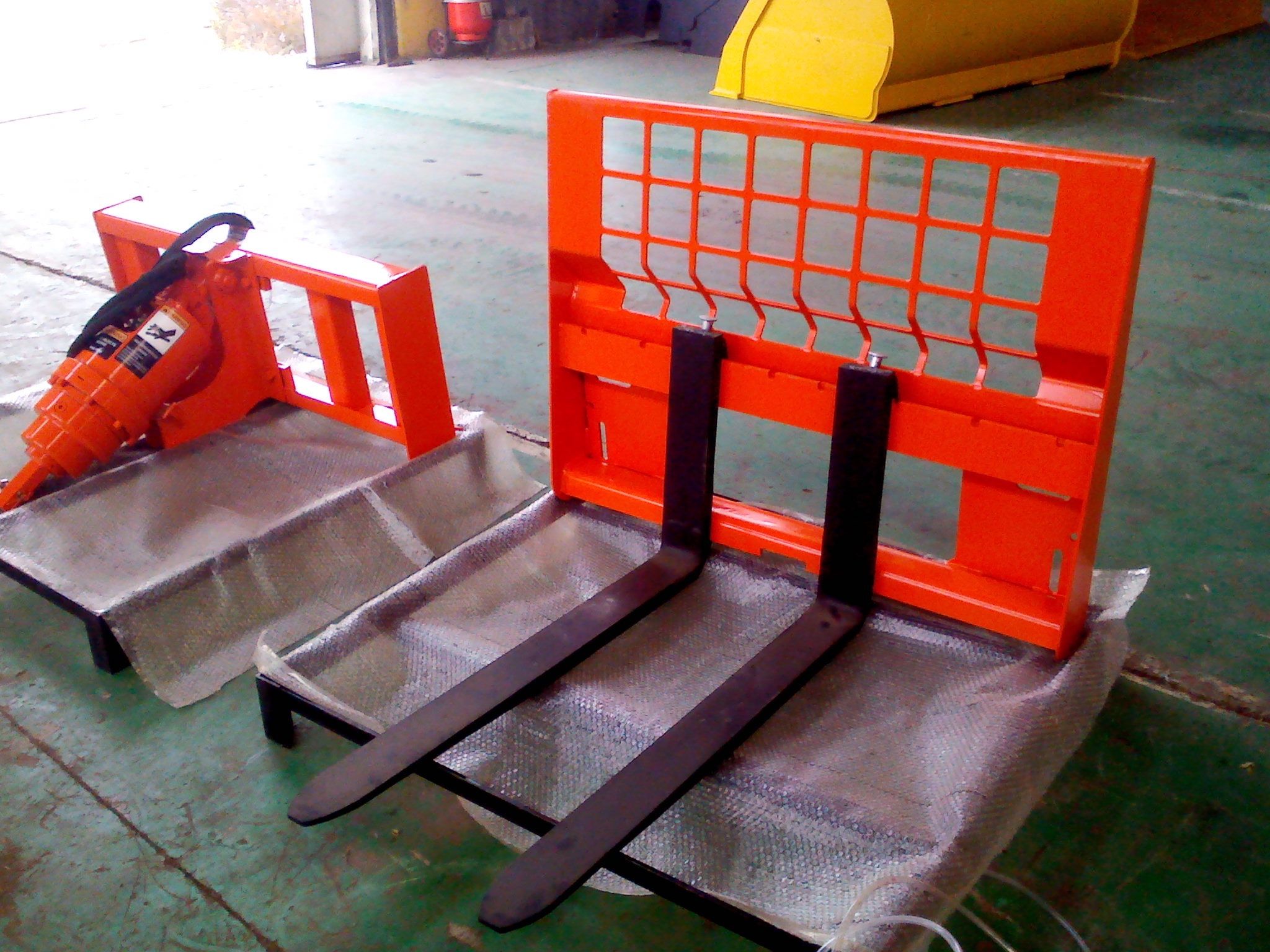 BRAND NEW! SKID STEER: Pallet fork