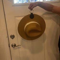 Hat Clip ( Hat Not Included)