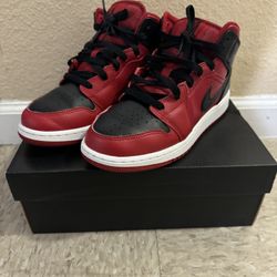 AIR JORDAN 1 MID