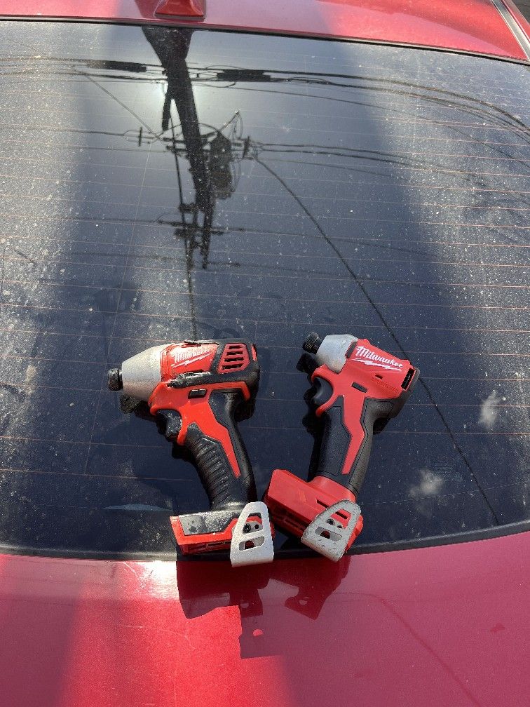 Milwaukee M18 Taladros De Impacto Los Dos Por $100 Firme Precio Tool Only