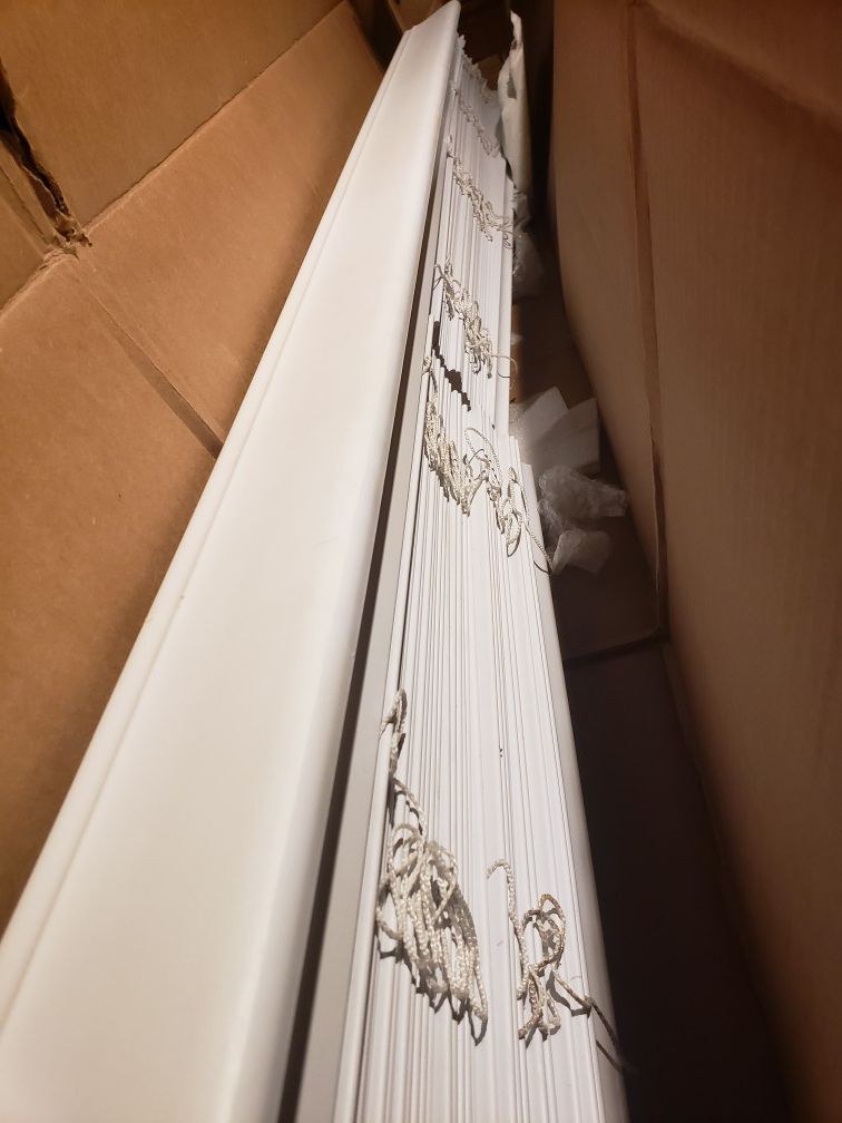 HORIZONTAL REAL WOOD GRAIN, PURE WHITE COLOR! TWO SECTION IN ONE HEADRAIL FOR WINDOW SIZE W 70 7/8" ×48" H