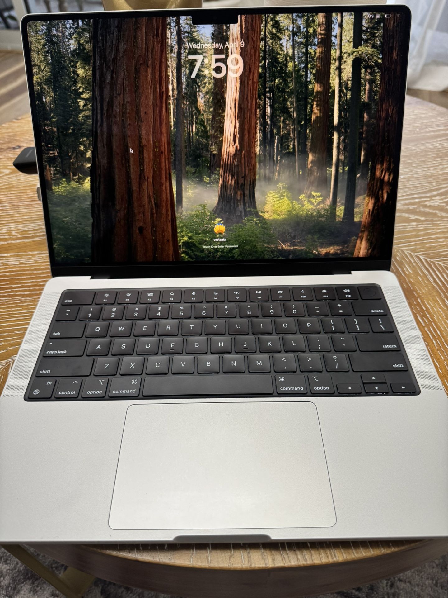 Apple MacBook Pro 14 in (2024) - (M4 / 16 GB Ram / 512 GB) - 38 Cycles