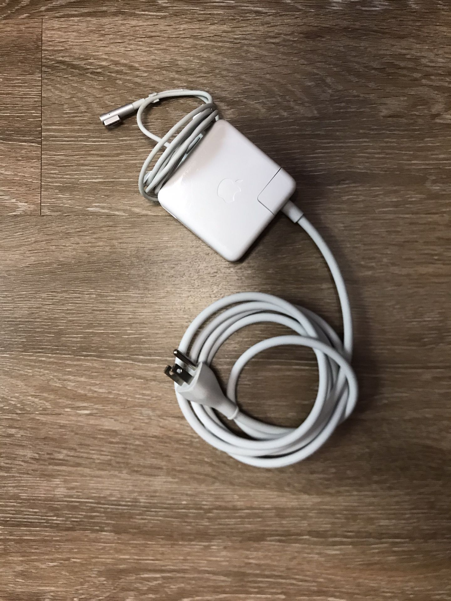 Apple MagSafe Power Adapter for MacBook and 13" MacBook Pro