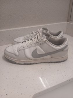 Nike Dunk Low Retro
Summit White Light Smoke Grey size 11 in Men