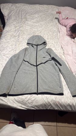 Grey nike tech sweater