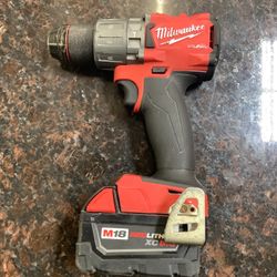 Milwaukee Hammer Drill/Driver With Battery