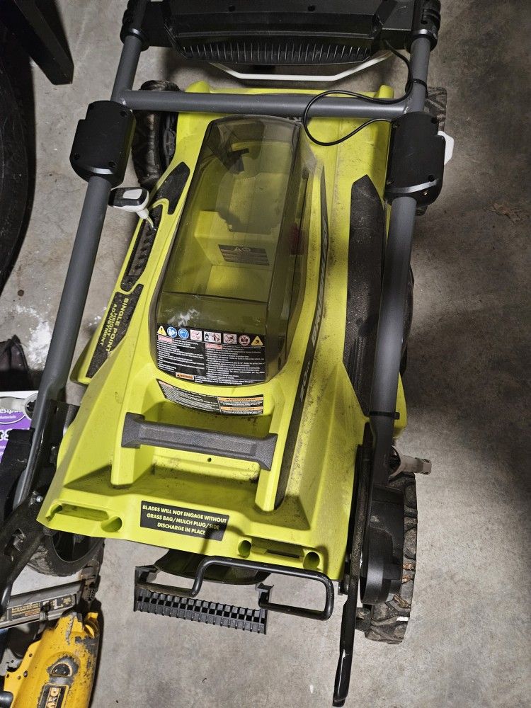 Lawnmower Cut Grass