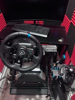 Racing sim Logitech wheel and thrustmaster peddles