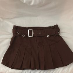 brown skirt
