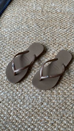 Girls Havaianas Flip Flips - size 29/30