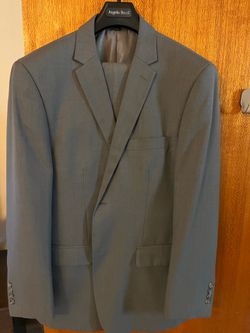 Angelo Rossi Men’s gray Suit – Size 42R – Excellent Condition