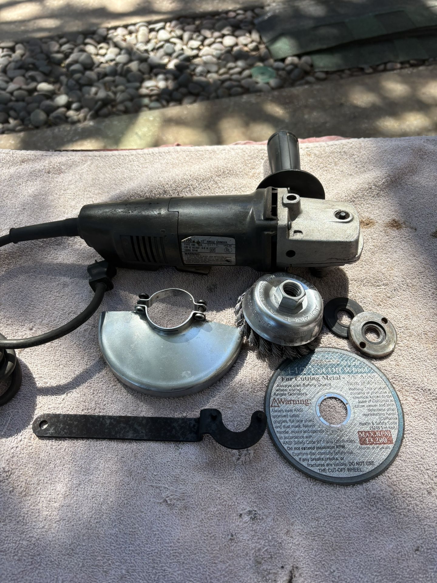 Black & Decker 4 1/2” Angle Grinder 2750 Complete Kit-Clean-With Guard, Handle, Wrench, Nuts & Blades