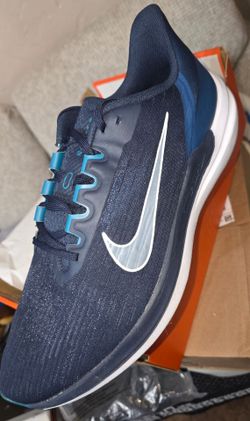 Nike Men's Air Winflo 9 Sneaker
Size 13 men's