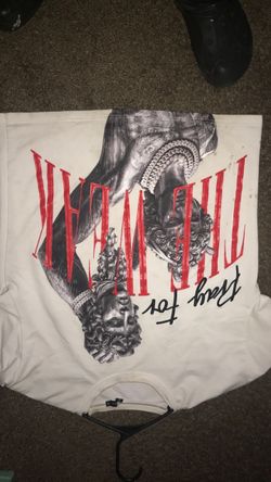 Size medium graphic t shirt