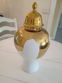 Very elegant golden base