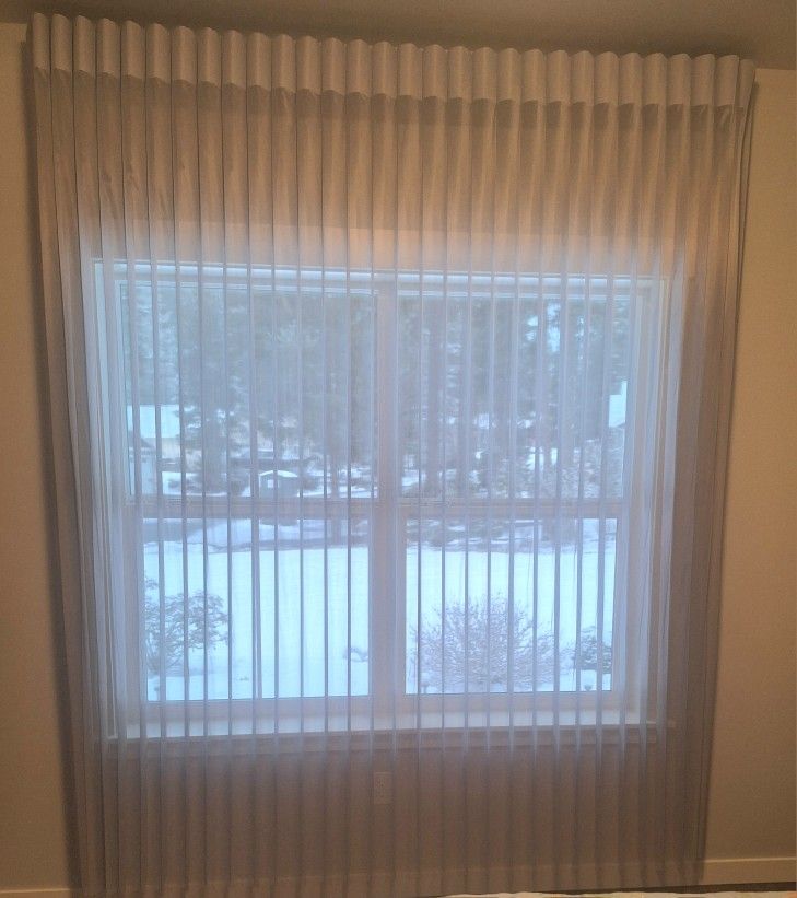 Hunter Douglas Blind