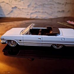 Johnny lightning 1:64 convertible 63 chevy impala
