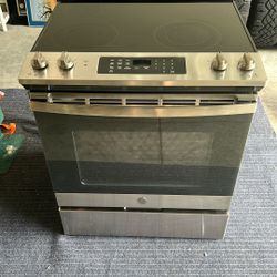 GE Electric Range Stove