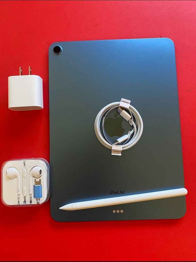 Apple IPad Air 5th Generation (10.9” Liquid Retina/ M1 chip / 2022 Model) 64GB with pen, keyboard case & Accessories (256gb $549) 