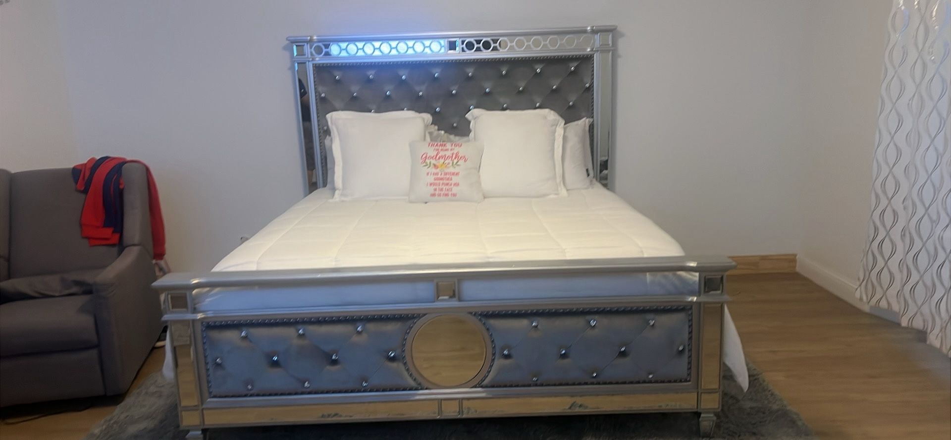 Cama King Sin Colchon $480