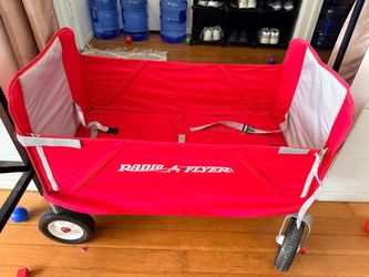 Radio Flyer Folding Wagon with Seat Belts