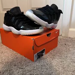 Jordan 11 low （size 8-male）