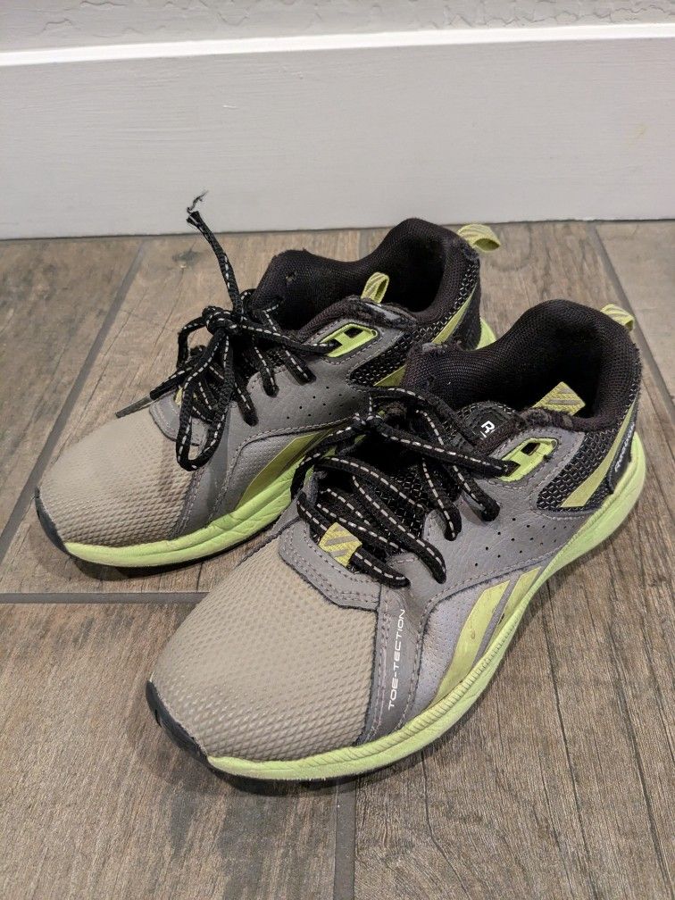 Kids Boys Size 1 Reebok Shoes