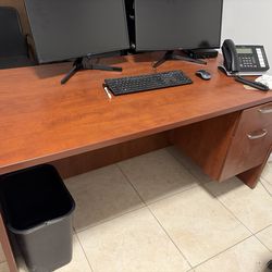 Rectangular computer desk in wenge color, with 2 drawers