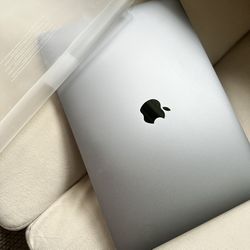 New MacBook Air 2020 M1 13-inch - $500