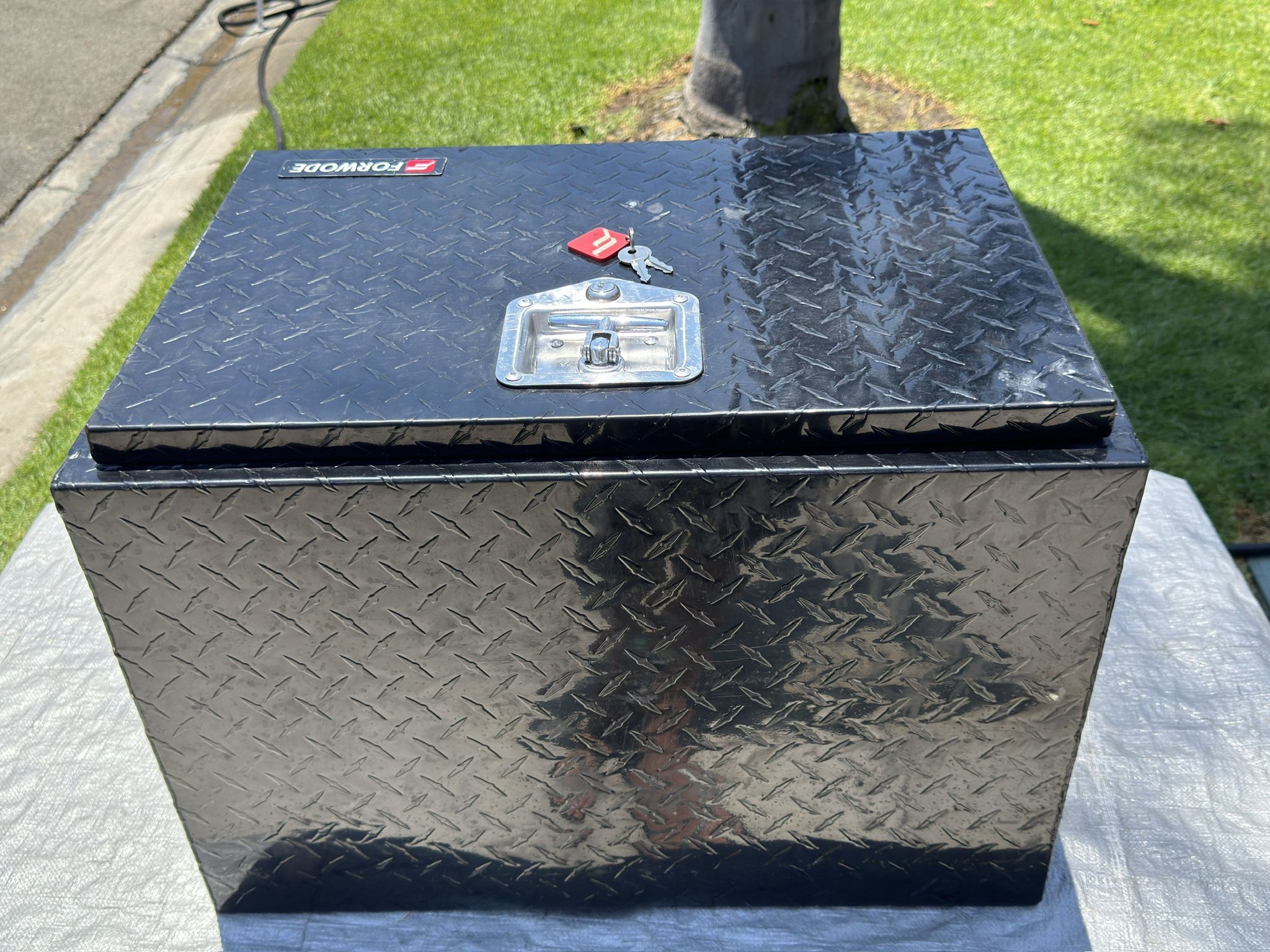 Truck Bed Aluminum Tool Box w/ Lock