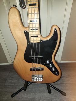 Squier jazz bass