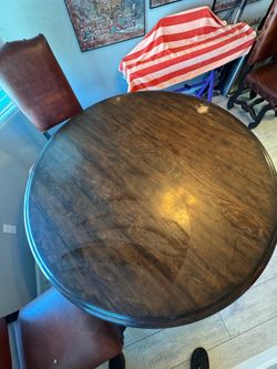 Bernhardt Vestige round dining table
