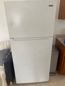 18 Cu. Ft. White Refrigerator – Top Freezer – $200 OBO