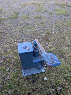 Hydraulic foot pump