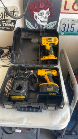 OR BEST OFFER ! DeWalt power drill with two drills and charger and one battery 18 V battery DeWalt power drill with two drills and charger and one bat