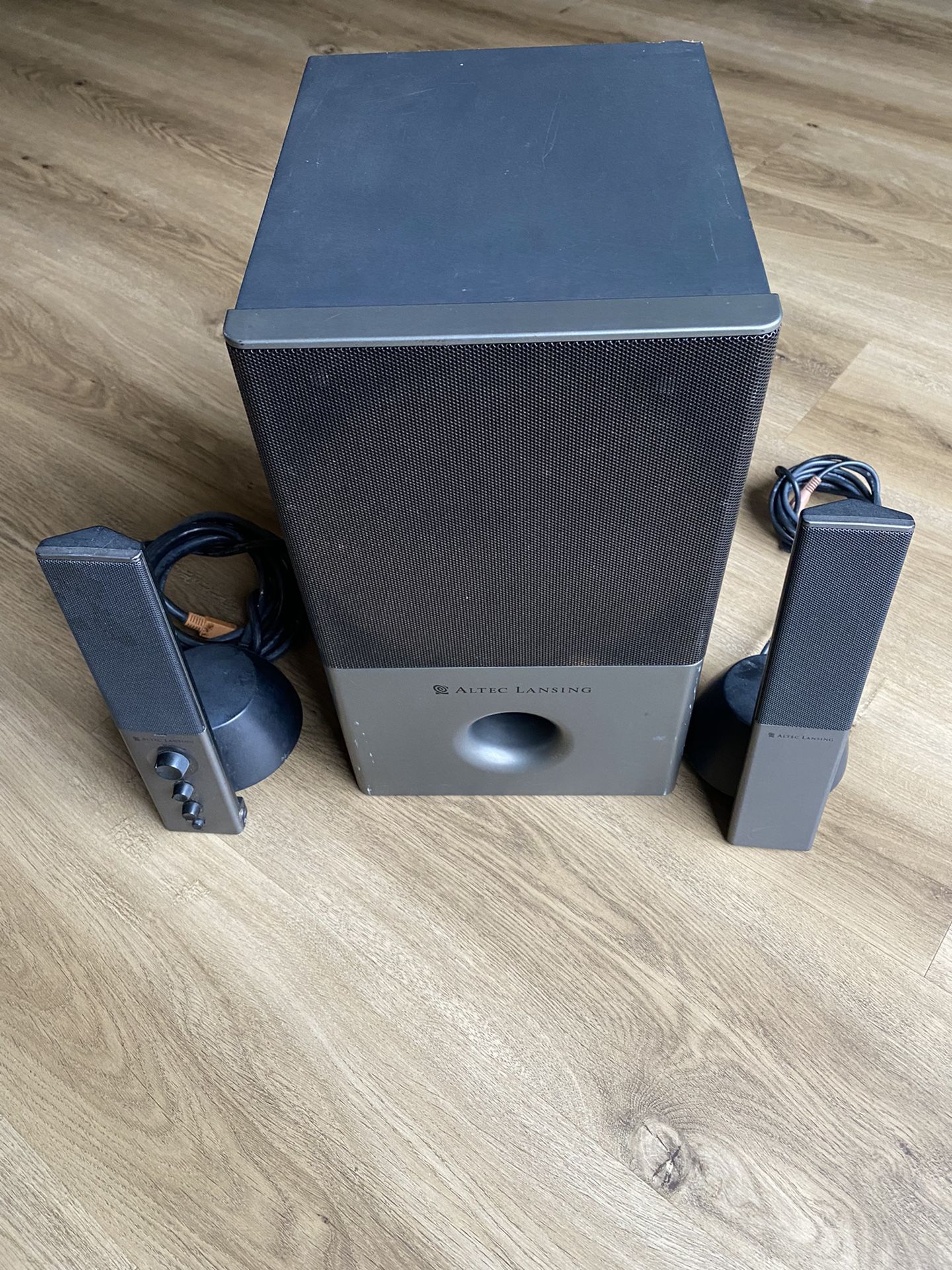 Multimedia Speakers System With Subwoofer