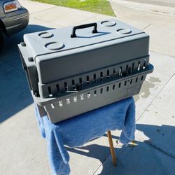 pet Kennel.     See description.