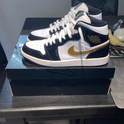 Air Jordan 1 MID SE BLACK/METALLIC GOLD-WHITE