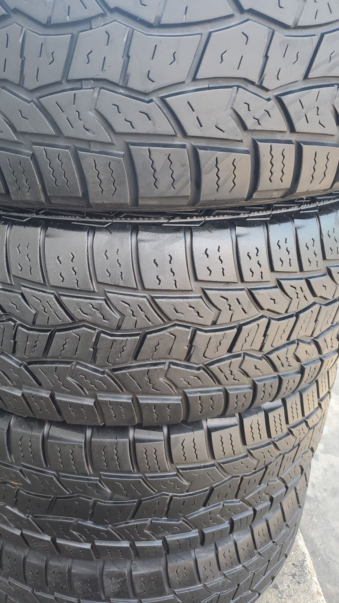 Four very nice COOPER tires for sale. Very strong tires. 265/70/17