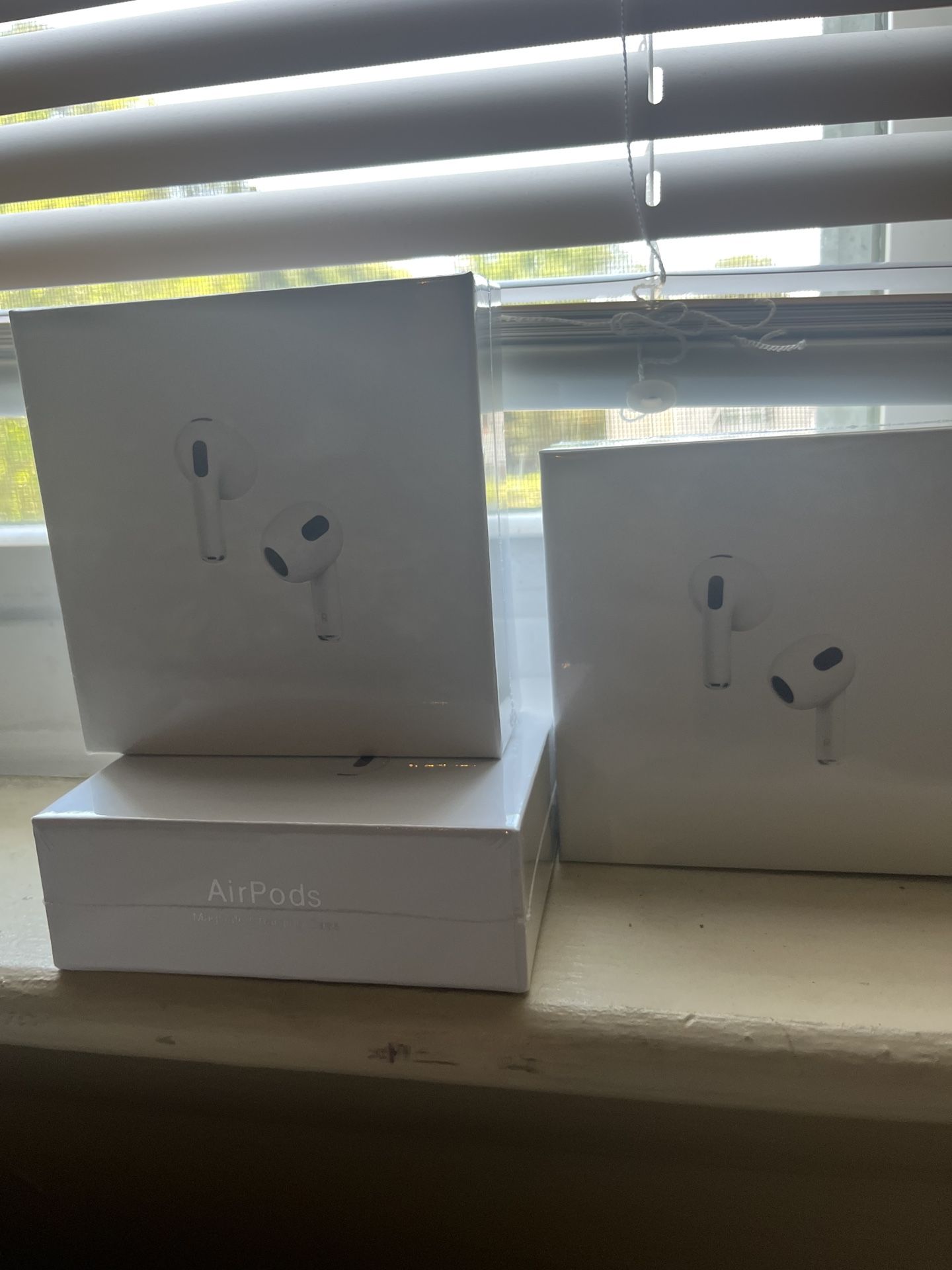 Apple AirPod 2 with Active Noise Cancellation