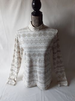 Croft and Barrow long sleeve graphic mockneck top size M