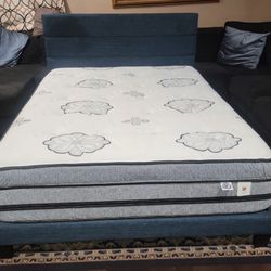 Beautiful Queen Bed With Good Mattress Almost New Everything 