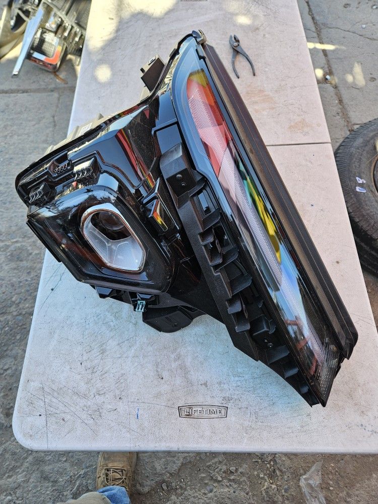 Chevy  Trailblazer  Right Headlight Xenon Oem 25